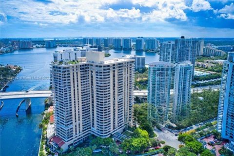 Condominio en venta en Aventura, Florida, 2 dormitorios, 163.79 m2 № 497162 - foto 12