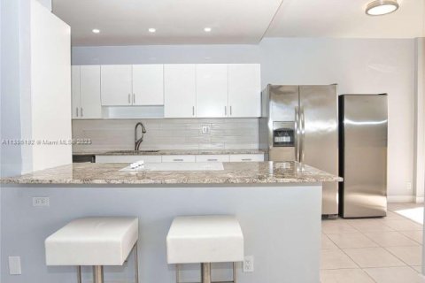 Condo in Aventura, Florida, 2 bedrooms  № 497162 - photo 1