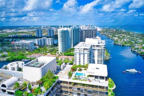 Condo in Aventura, Florida, 2 bedrooms  № 497162 - photo 15