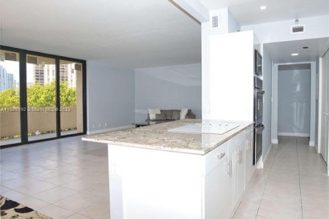 Condo in Aventura, Florida, 2 bedrooms  № 497162 - photo 16