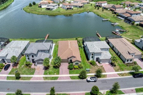 Villa ou maison à vendre à Kissimmee, Floride: 4 chambres, 222.87 m2 № 1294311 - photo 10