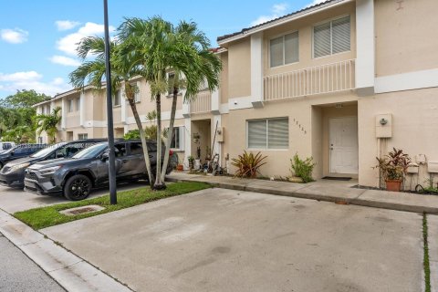 Townhouse in Miami, Florida 3 bedrooms, 135.82 sq.m. № 1294288 - photo 2