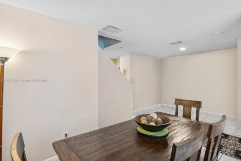 Townhouse in Miami, Florida 3 bedrooms, 135.82 sq.m. № 1294288 - photo 11