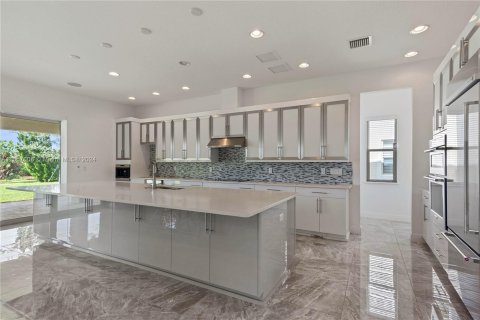 Casa en venta en Orlando, Florida, 6 dormitorios, 491.64 m2 № 1394892 - foto 7