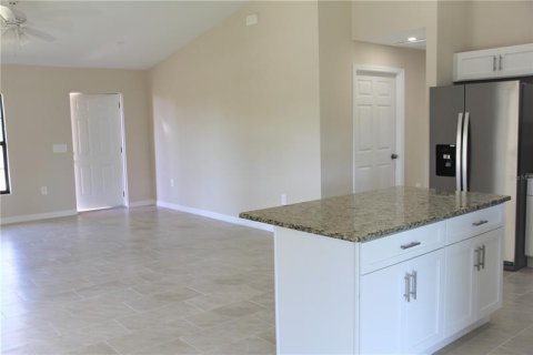 House in Port Charlotte, Florida 3 bedrooms, 148.64 sq.m. № 233808 - photo 15