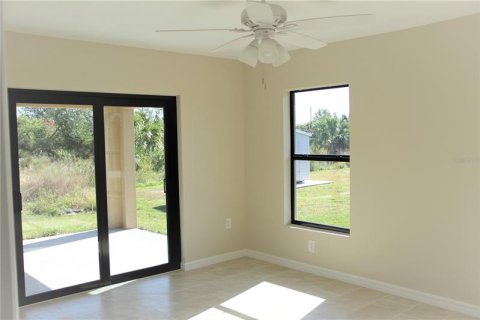 House in Port Charlotte, Florida 3 bedrooms, 148.64 sq.m. № 233808 - photo 16