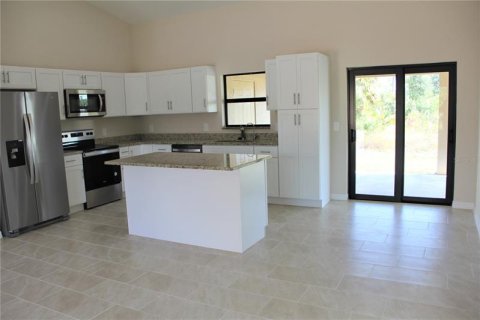 House in Port Charlotte, Florida 3 bedrooms, 148.64 sq.m. № 233808 - photo 9