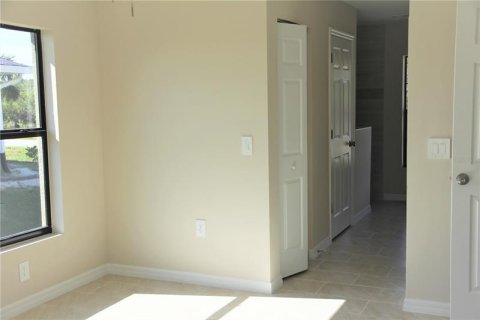 House in Port Charlotte, Florida 3 bedrooms, 148.64 sq.m. № 233808 - photo 17