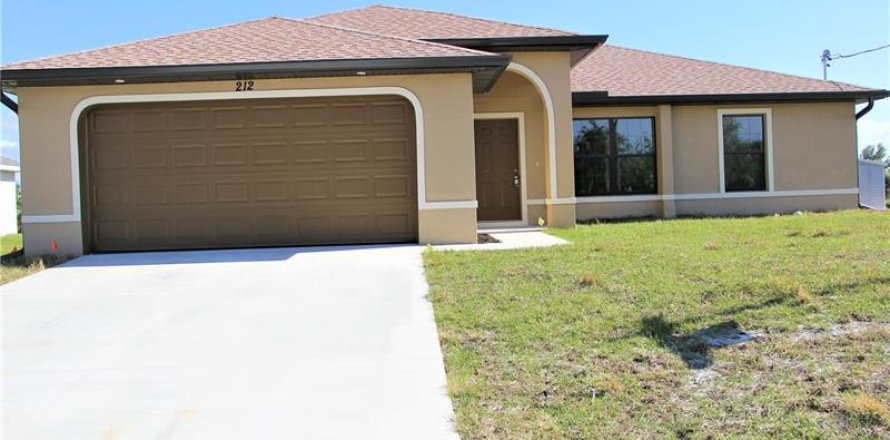 House in Port Charlotte, Florida 3 bedrooms, 148.64 sq.m. № 233808