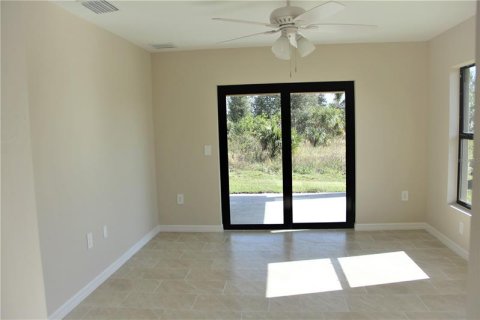 House in Port Charlotte, Florida 3 bedrooms, 148.64 sq.m. № 233808 - photo 25