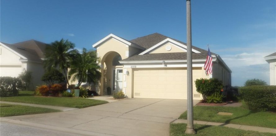 House in Davenport, Florida 4 bedrooms, 188.13 sq.m. № 1259307