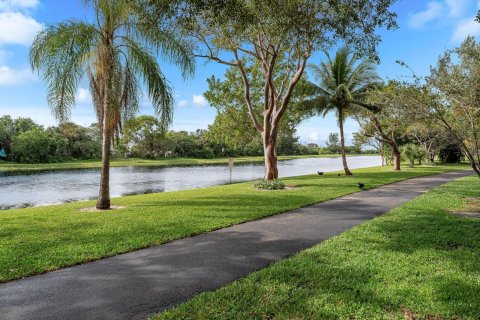 Copropriété à vendre à Pompano Beach, Floride: 2 chambres, 129.97 m2 № 982004 - photo 7