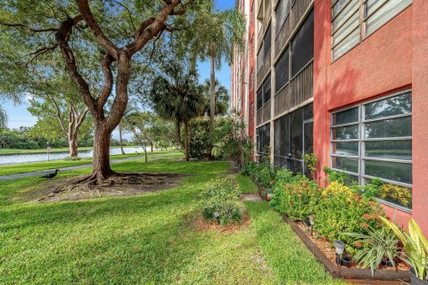 Condo in Pompano Beach, Florida, 2 bedrooms  № 982004 - photo 8