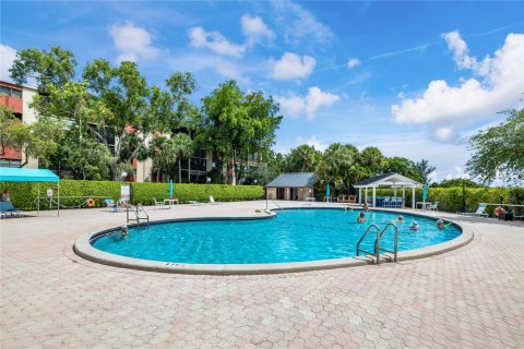 Copropriété à vendre à Pompano Beach, Floride: 2 chambres, 129.97 m2 № 982004 - photo 2