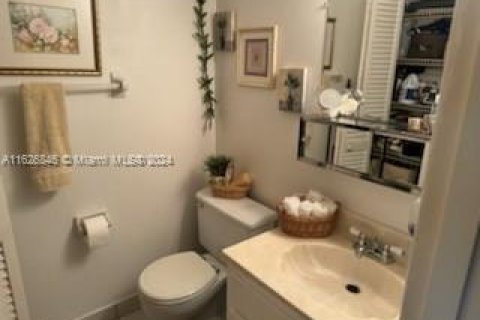 Condo in Hollywood, Florida, 1 bedroom  № 1281076 - photo 2