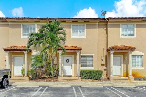 Townhouse in Miami, Florida 2 bedrooms, 104.98 sq.m. № 1415261 - photo 1