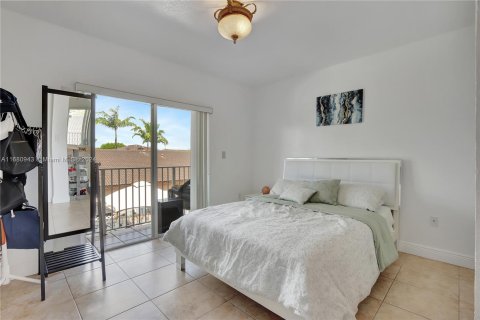 Townhouse in Miami, Florida 2 bedrooms, 104.98 sq.m. № 1415261 - photo 8