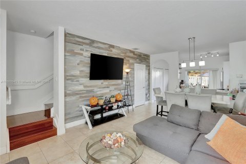 Townhouse in Miami, Florida 2 bedrooms, 104.98 sq.m. № 1415261 - photo 2