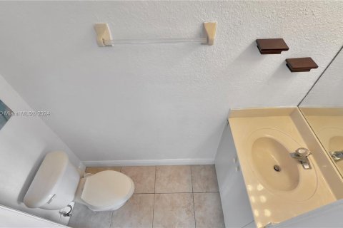 Townhouse in Miami, Florida 2 bedrooms, 104.98 sq.m. № 1415261 - photo 13