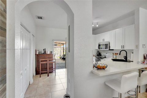 Townhouse in Miami, Florida 2 bedrooms, 104.98 sq.m. № 1415261 - photo 4