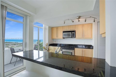 Condo in Miami Beach, Florida, 1 bedroom  № 1423537 - photo 2