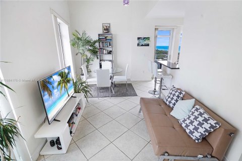 Condo in Miami Beach, Florida, 1 bedroom  № 1423537 - photo 22