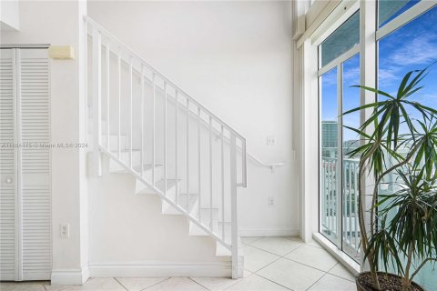 Condo in Miami Beach, Florida, 1 bedroom  № 1423537 - photo 24