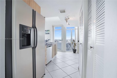 Condo in Miami Beach, Florida, 1 bedroom  № 1423537 - photo 6