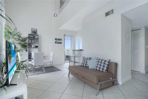 Condo in Miami Beach, Florida, 1 bedroom  № 1423537 - photo 19