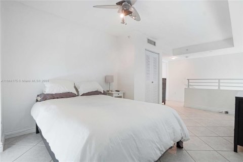 Condo in Miami Beach, Florida, 1 bedroom  № 1423537 - photo 29