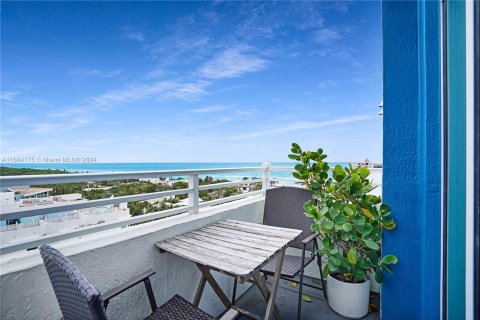 Condo in Miami Beach, Florida, 1 bedroom  № 1423537 - photo 1