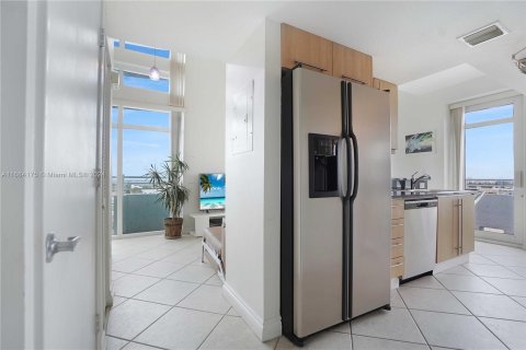 Condo in Miami Beach, Florida, 1 bedroom  № 1423537 - photo 13