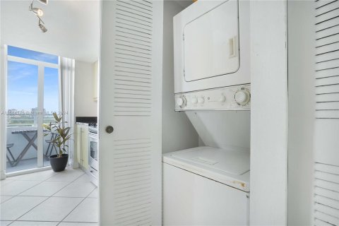 Condo in Miami Beach, Florida, 1 bedroom  № 1423537 - photo 14