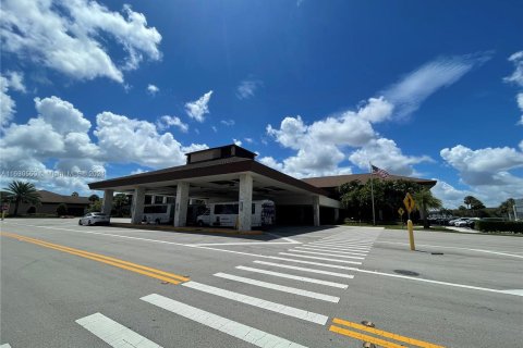 Condo in Pembroke Pines, Florida, 2 bedrooms  № 1291253 - photo 12