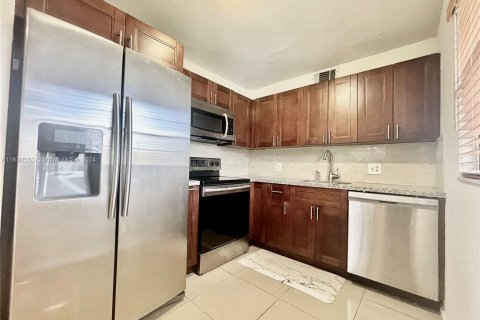 Condo in Pembroke Pines, Florida, 2 bedrooms  № 1291253 - photo 4