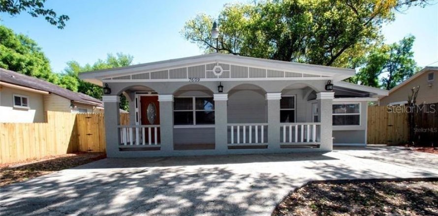 House in Tampa, Florida 3 bedrooms, 94.85 sq.m. № 1340119