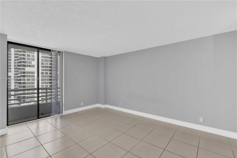 Condo in Aventura, Florida, 2 bedrooms  № 1173388 - photo 16