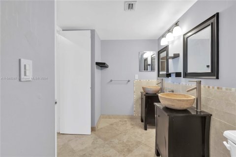 Condo in Aventura, Florida, 2 bedrooms  № 1173388 - photo 22