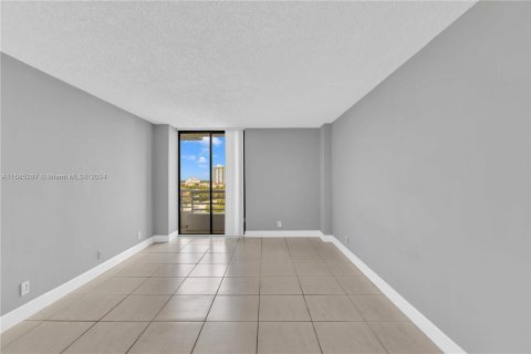 Condo in Aventura, Florida, 2 bedrooms  № 1173388 - photo 17