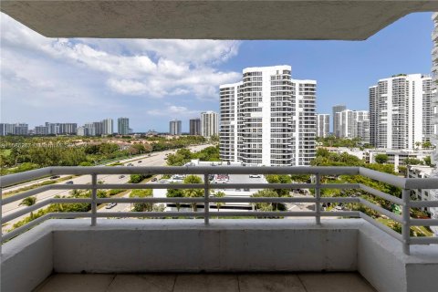 Condo in Aventura, Florida, 2 bedrooms  № 1173388 - photo 10