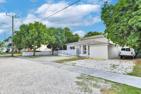 Propiedad comercial en venta en Miami Springs, Florida № 1170386 - foto 4