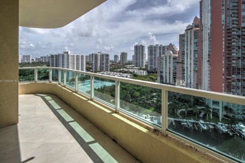 Condo in Aventura, Florida, 3 bedrooms  № 1353929 - photo 17