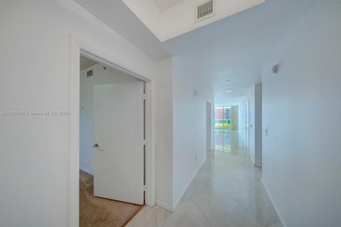 Condo in Aventura, Florida, 3 bedrooms  № 1353929 - photo 16