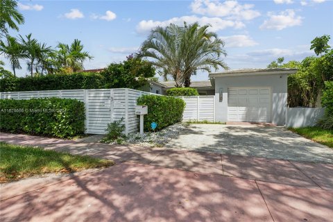 Villa ou maison à vendre à Miami Beach, Floride: 4 chambres, 169.92 m2 № 1282855 - photo 1