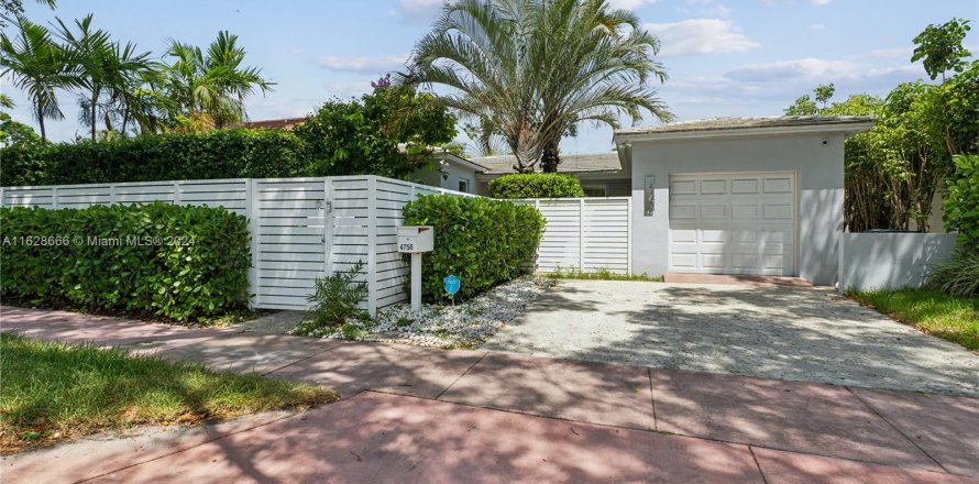 Villa ou maison à Miami Beach, Floride 4 chambres, 169.92 m2 № 1282855