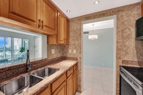 Condo in Fort Lauderdale, Florida, 2 bedrooms  № 927956 - photo 29