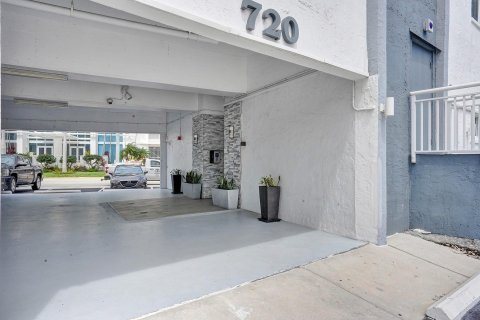 Condo in Fort Lauderdale, Florida, 2 bedrooms  № 927956 - photo 3