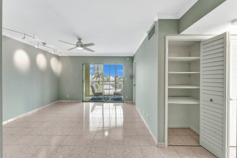 Condo in Fort Lauderdale, Florida, 2 bedrooms  № 927956 - photo 11