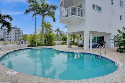 Condo in Fort Lauderdale, Florida, 2 bedrooms  № 927956 - photo 1