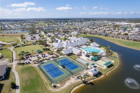 Villa ou maison à vendre à Port Charlotte, Floride: 2 chambres, 177.54 m2 № 990722 - photo 24